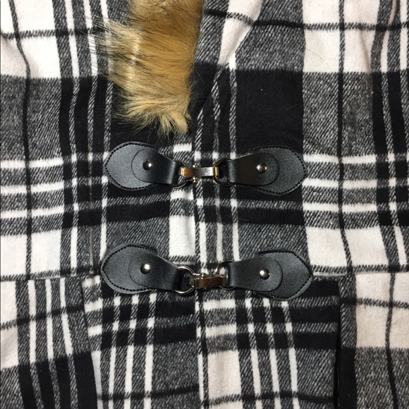 Plaid Winter Coat with Faux Fur Trim - Picture 4 of 6